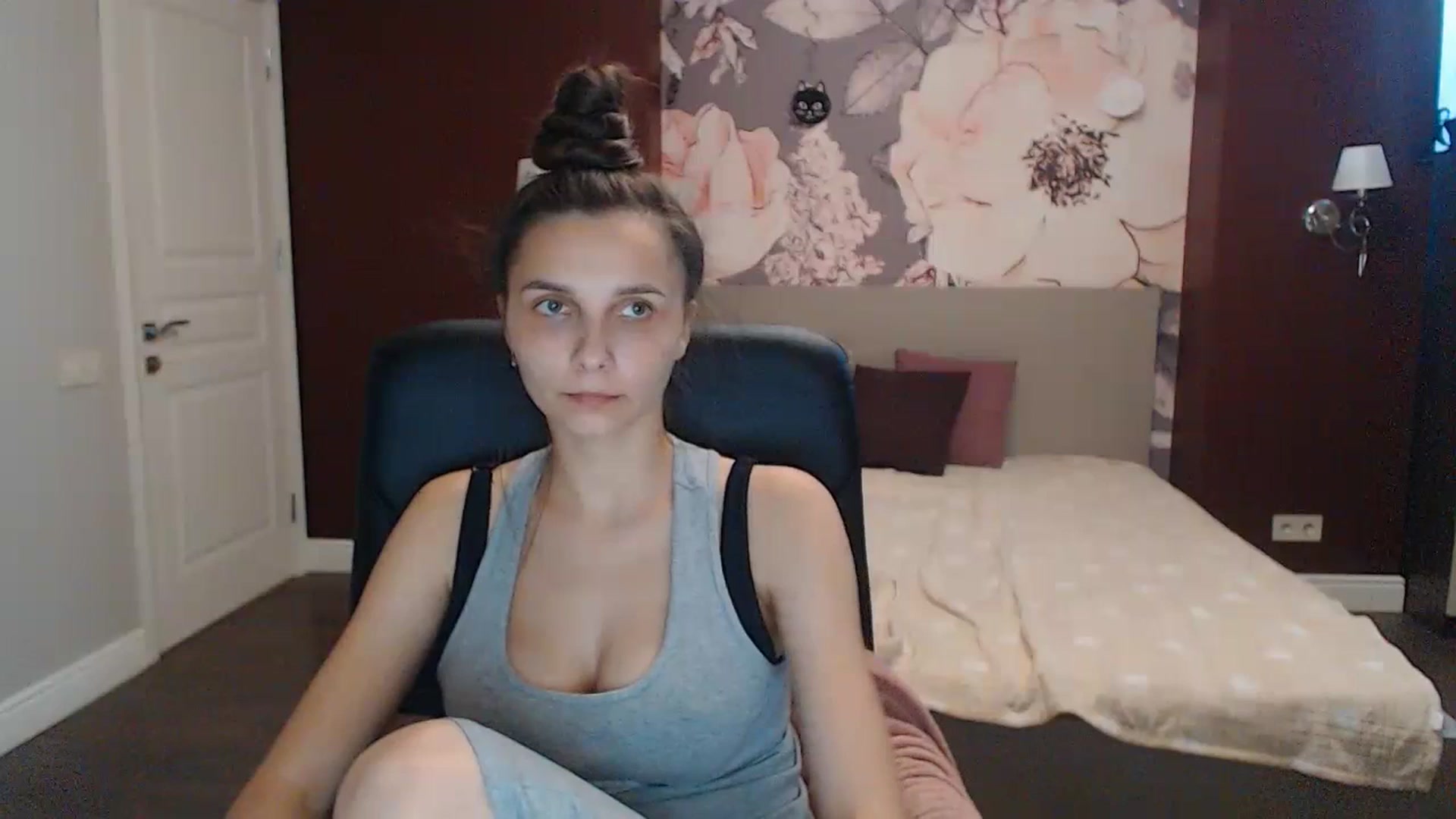 Gallery image thumbnail from Karina_Mils's myfreecams stream on, 07/15/2023, 14:35 image 15 of 20