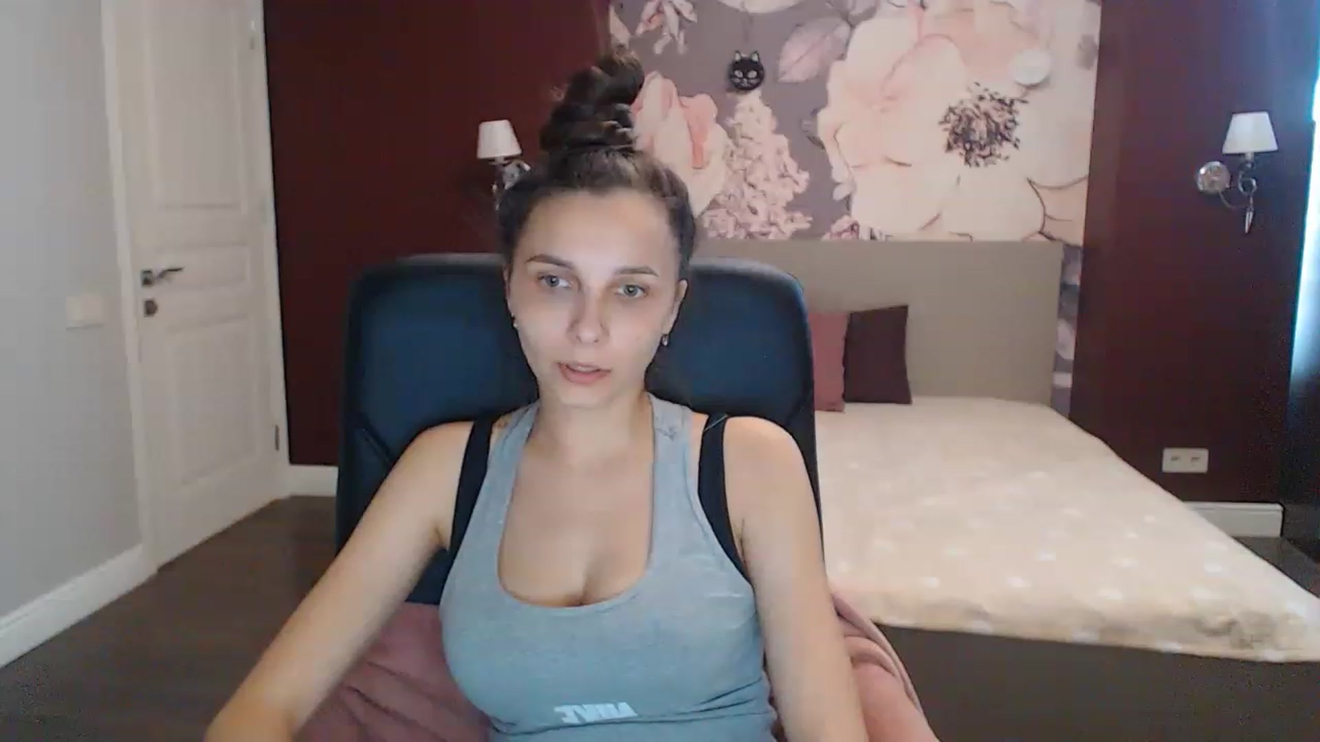Gallery image thumbnail from Karina_Mils's myfreecams stream on, 07/16/2023, 12:52 image 17 of 20