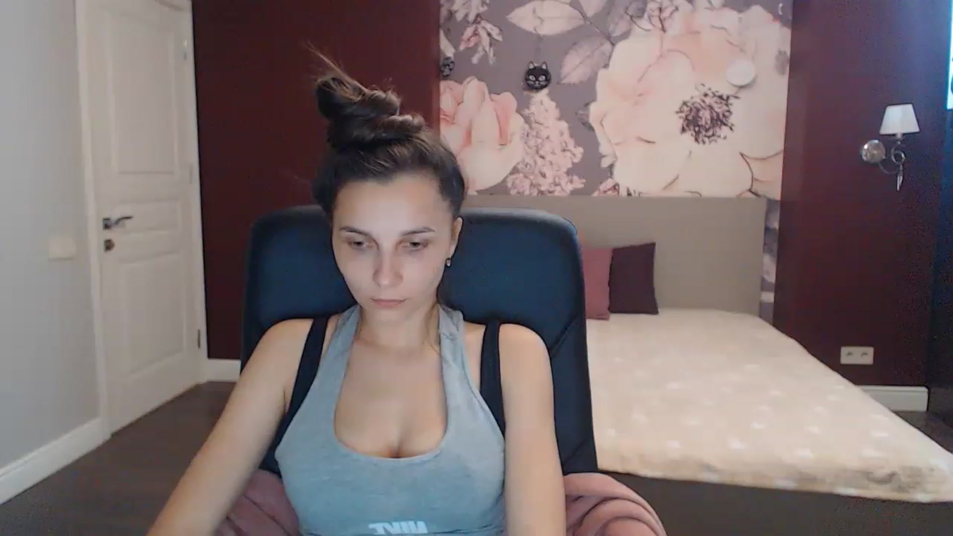 Gallery image thumbnail from Karina_Mils's myfreecams stream on, 07/16/2023, 13:49 image 14 of 20
