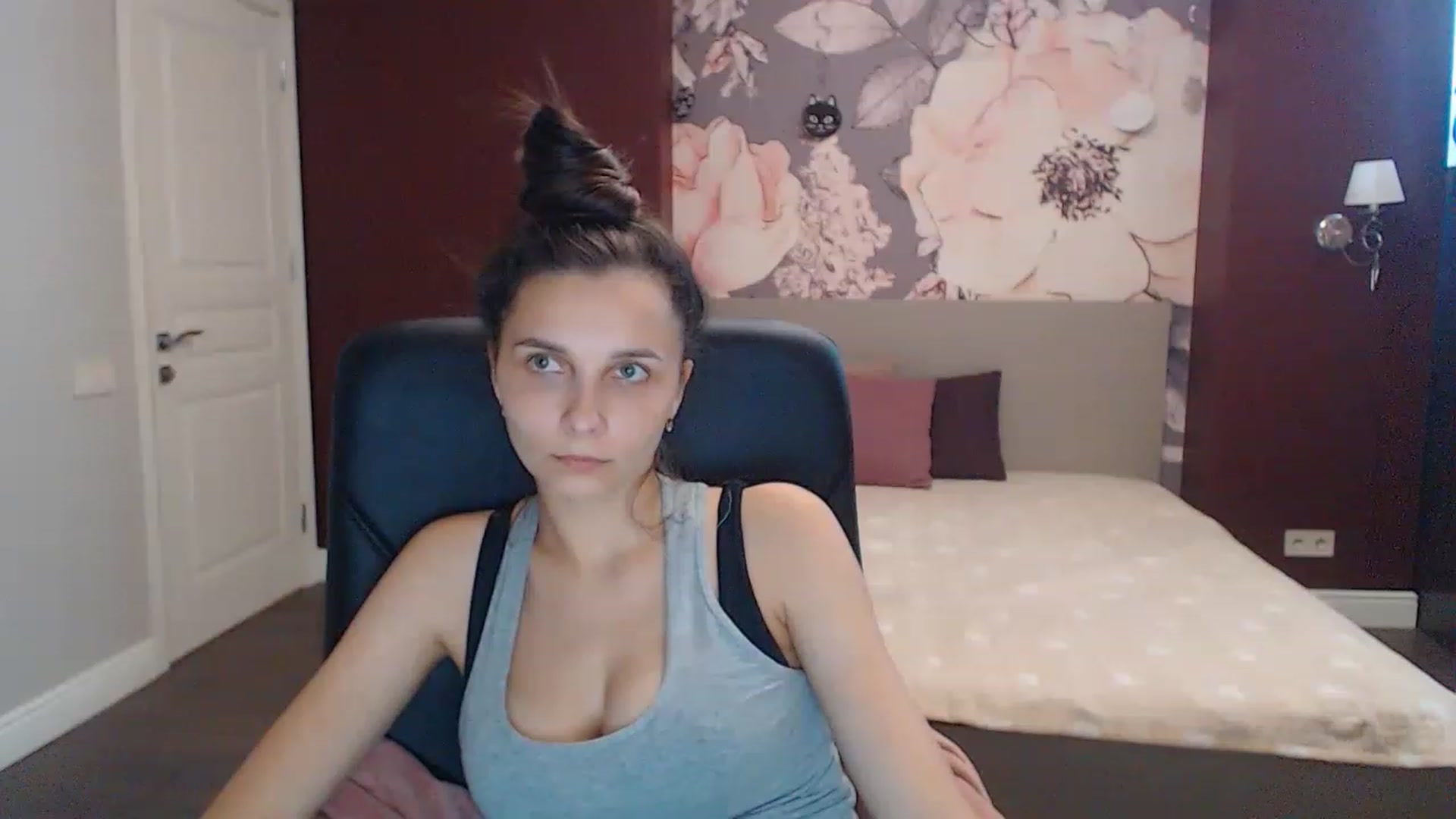 Gallery image thumbnail from Karina_Mils's myfreecams stream on, 07/16/2023, 13:49 image 8 of 20