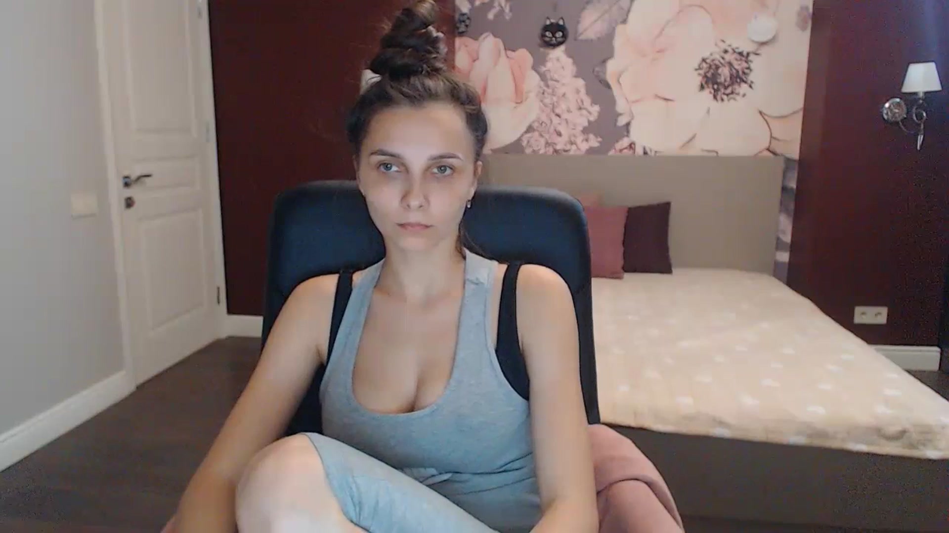 Gallery image thumbnail from Karina_Mils's myfreecams stream on, 07/16/2023, 15:08 image 3 of 20