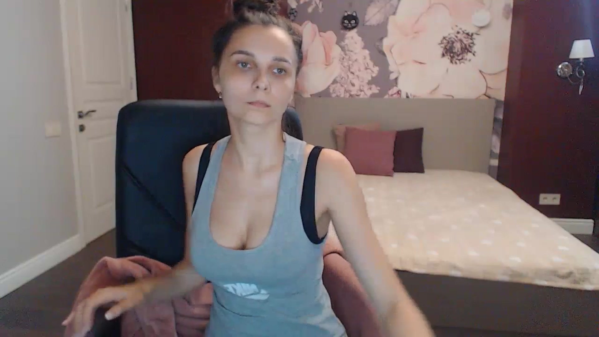 Gallery image thumbnail from Karina_Mils's myfreecams stream on, 07/16/2023, 15:08 image 7 of 20