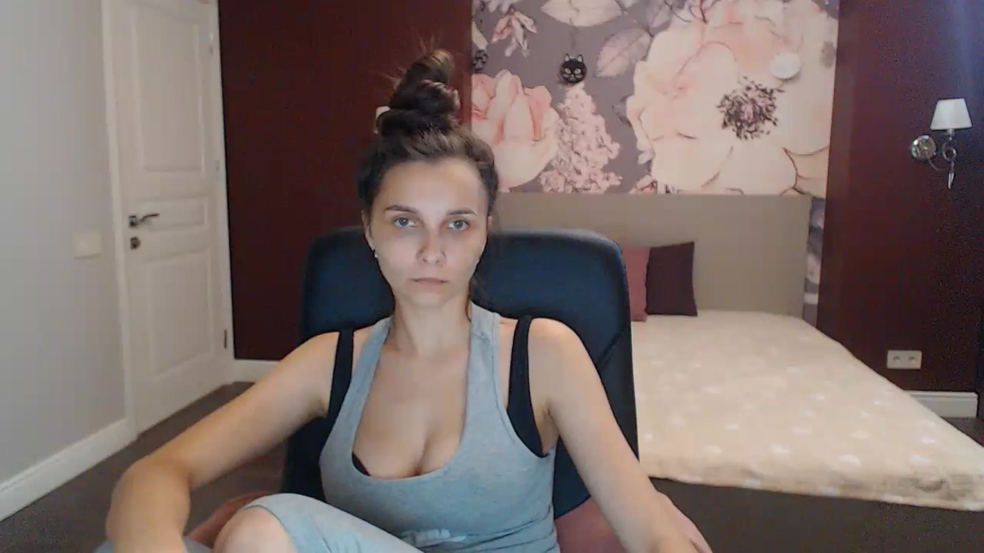 Gallery image thumbnail from Karina_Mils's myfreecams stream on, 07/16/2023, 15:08 image 15 of 20