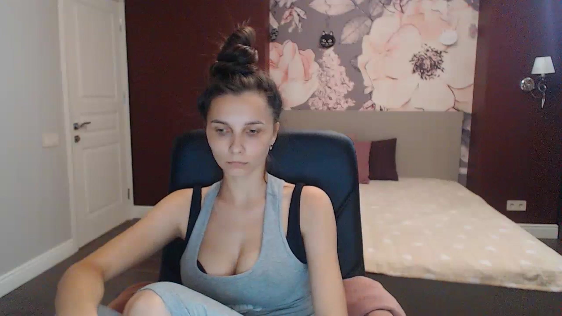 Gallery image thumbnail from Karina_Mils's myfreecams stream on, 07/16/2023, 15:08 image 12 of 20