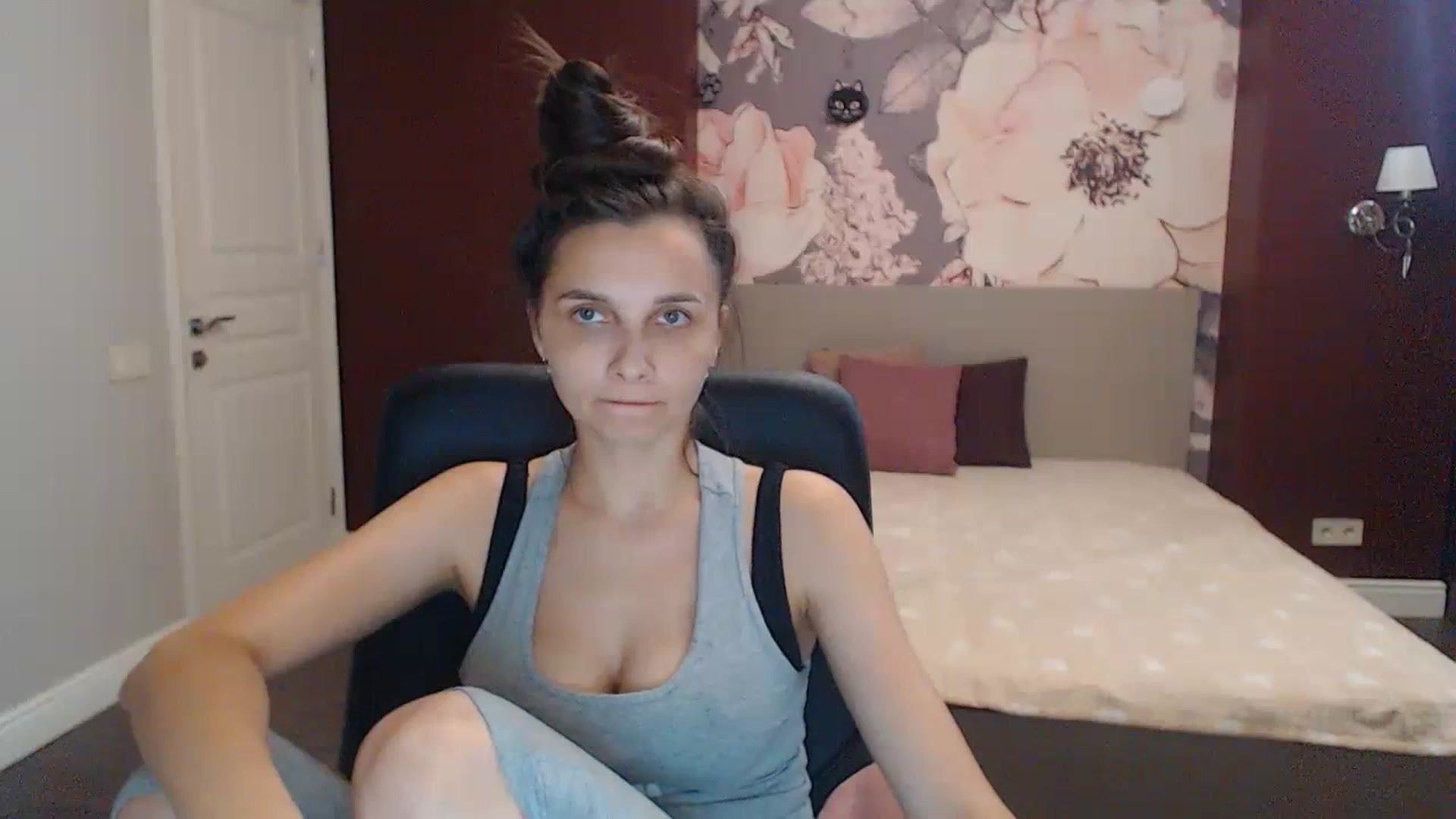 Gallery image thumbnail from Karina_Mils's myfreecams stream on, 07/16/2023, 15:29 image 9 of 20