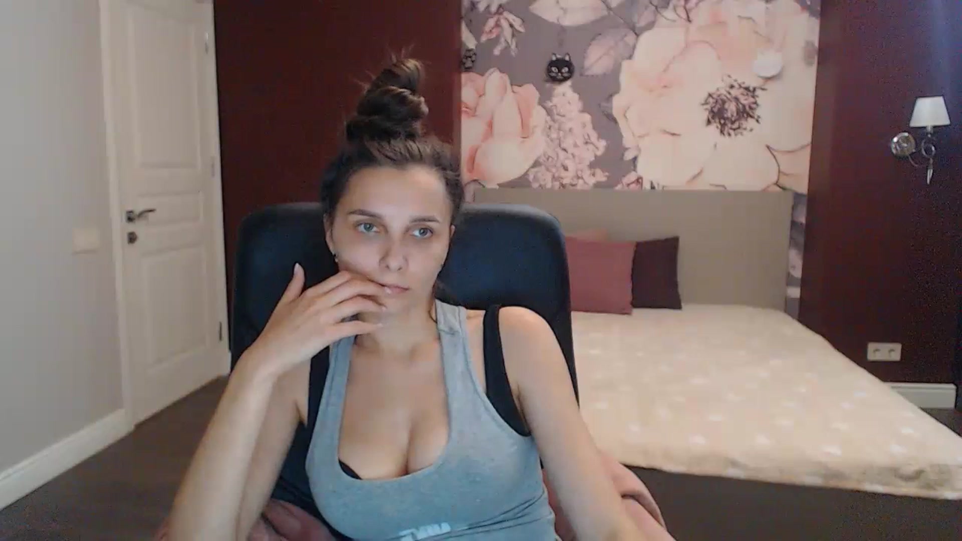 Gallery image thumbnail from Karina_Mils's myfreecams stream on, 07/16/2023, 15:29 image 3 of 20
