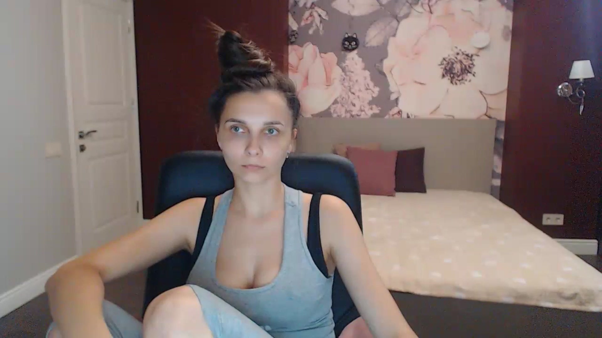 Gallery image thumbnail from Karina_Mils's myfreecams stream on, 07/16/2023, 15:29 image 14 of 20