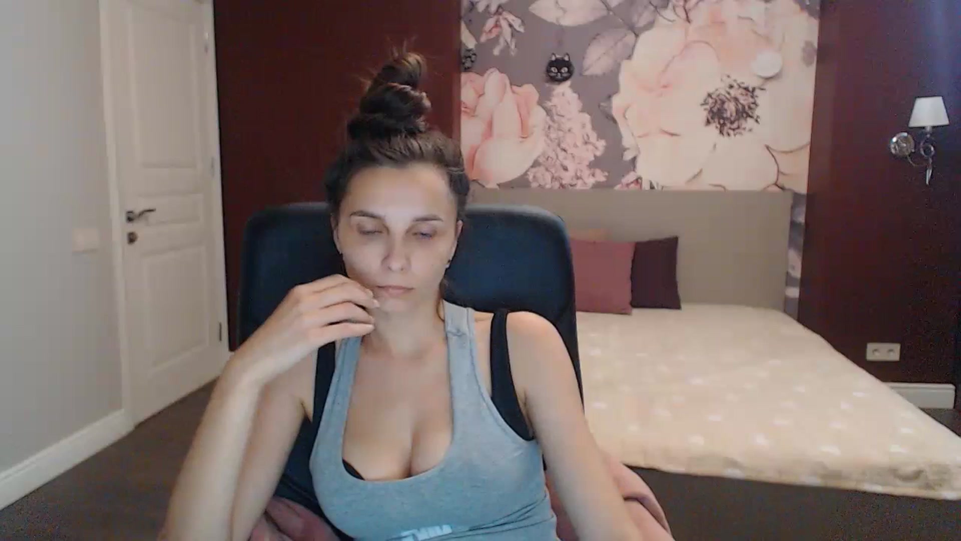 Gallery image thumbnail from Karina_Mils's myfreecams stream on, 07/16/2023, 15:29 image 1 of 20