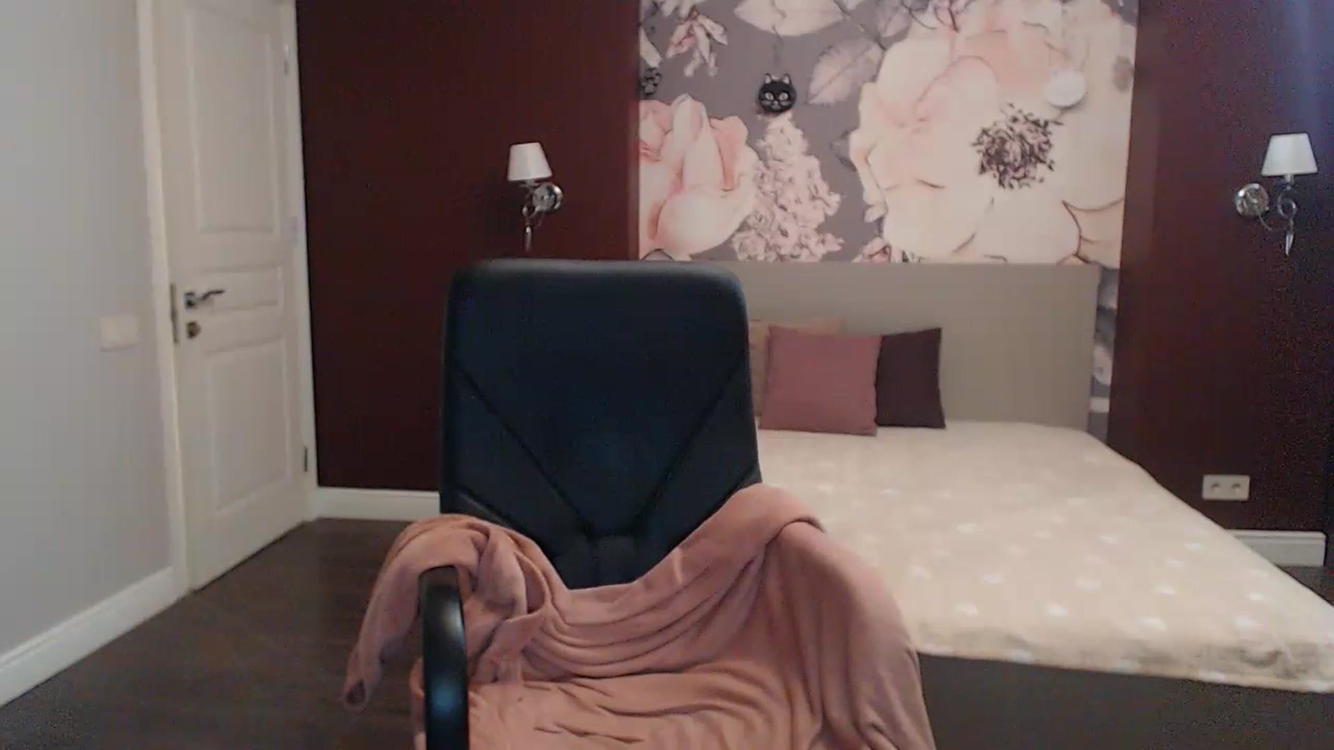 Gallery image thumbnail from Karina_Mils's myfreecams stream on, 07/16/2023, 15:29 image 7 of 20
