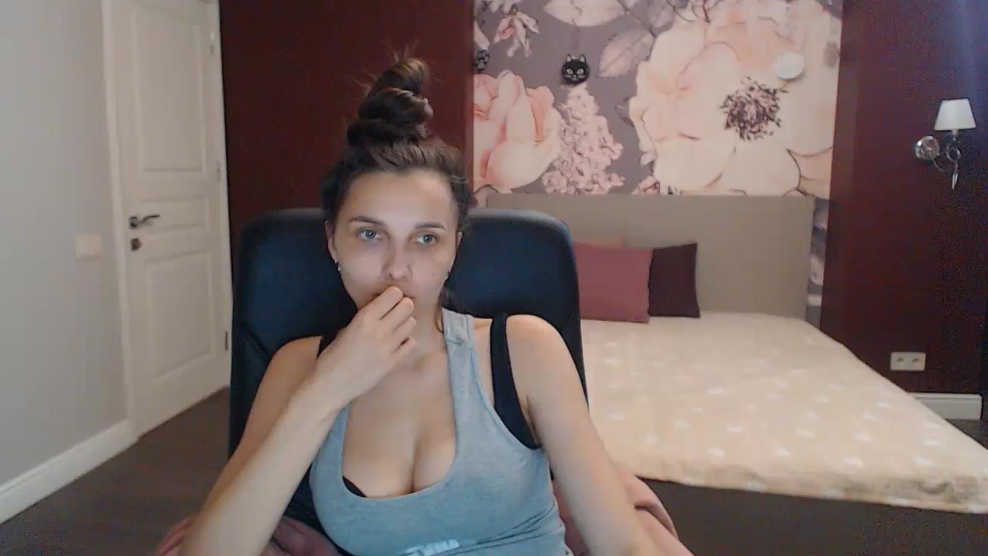 Gallery image thumbnail from Karina_Mils's myfreecams stream on, 07/16/2023, 15:29 image 6 of 20