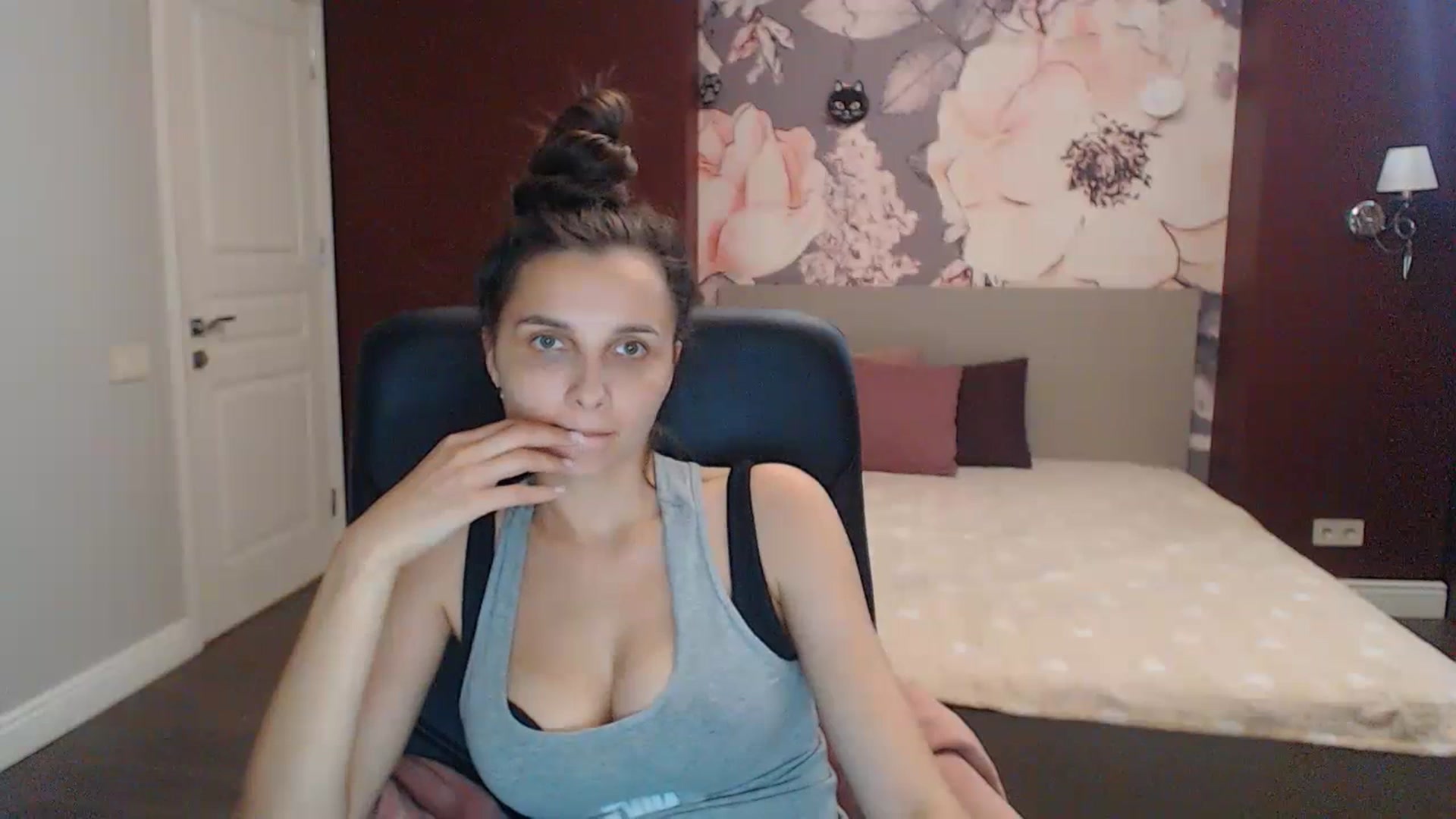 Gallery image thumbnail from Karina_Mils's myfreecams stream on, 07/16/2023, 15:29 image 4 of 20