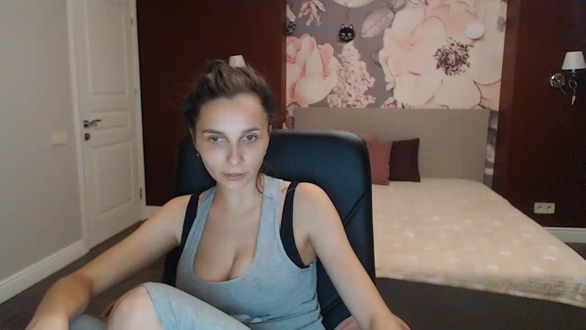 Gallery image thumbnail from Karina_Mils's myfreecams stream on, 07/16/2023, 17:26 image 8 of 20