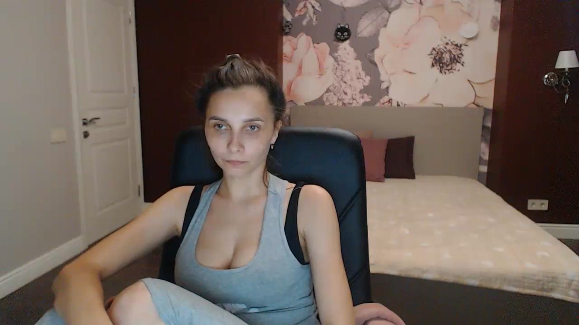 Gallery image thumbnail from Karina_Mils's myfreecams stream on, 07/16/2023, 17:26 image 6 of 20