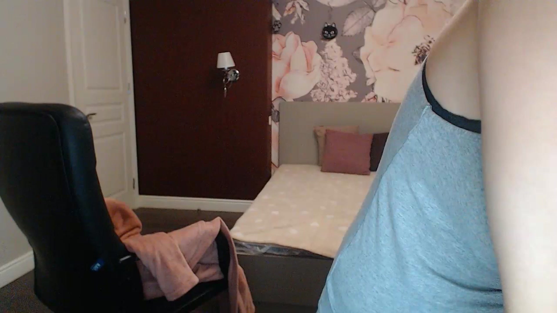 Gallery image thumbnail from Karina_Mils's myfreecams stream on, 07/16/2023, 17:26 image 3 of 20