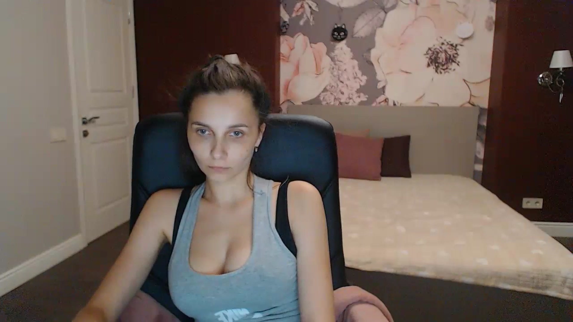 Gallery image thumbnail from Karina_Mils's myfreecams stream on, 07/16/2023, 17:26 image 15 of 20