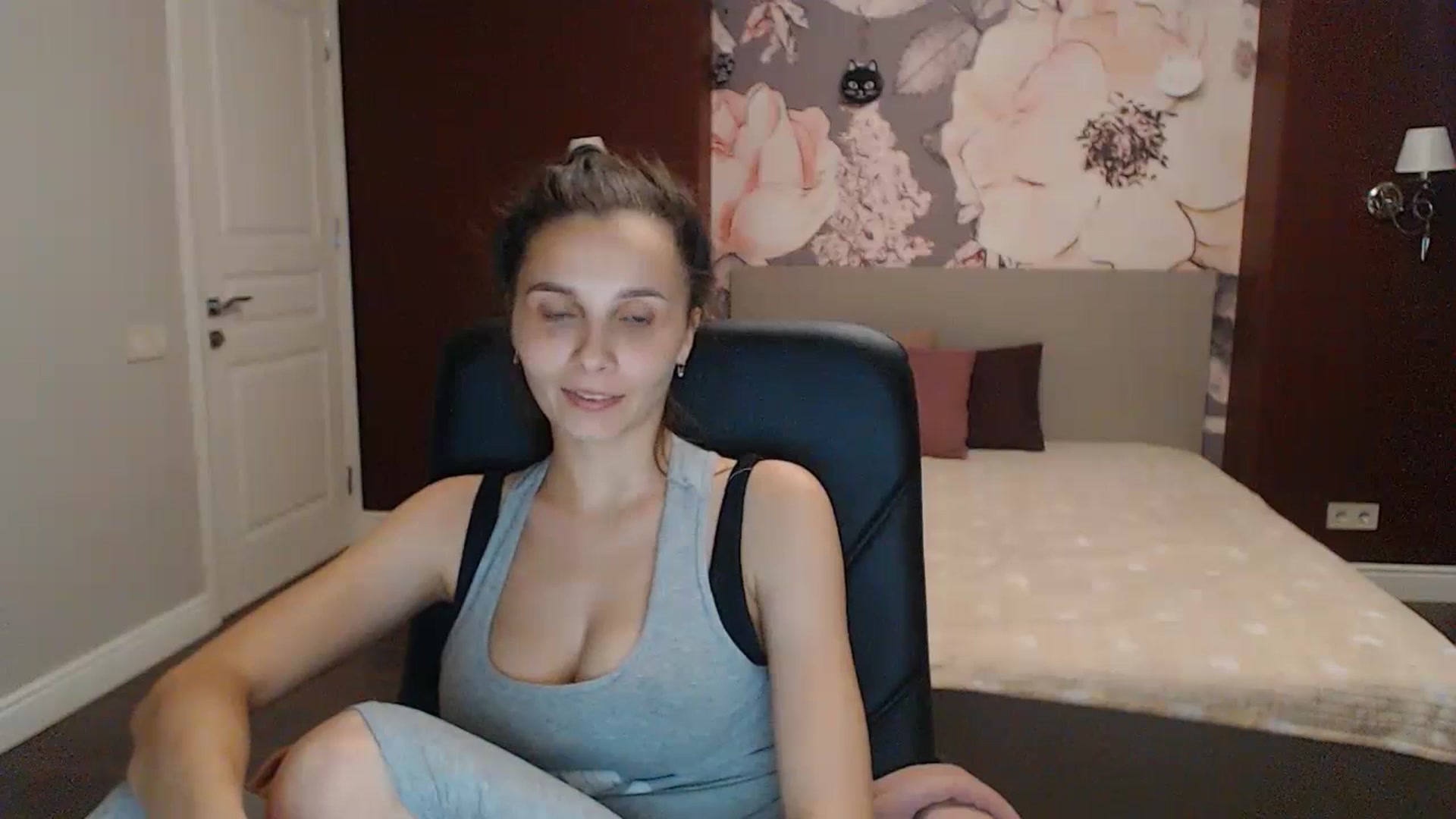 Gallery image thumbnail from Karina_Mils's myfreecams stream on, 07/16/2023, 17:26 image 7 of 20
