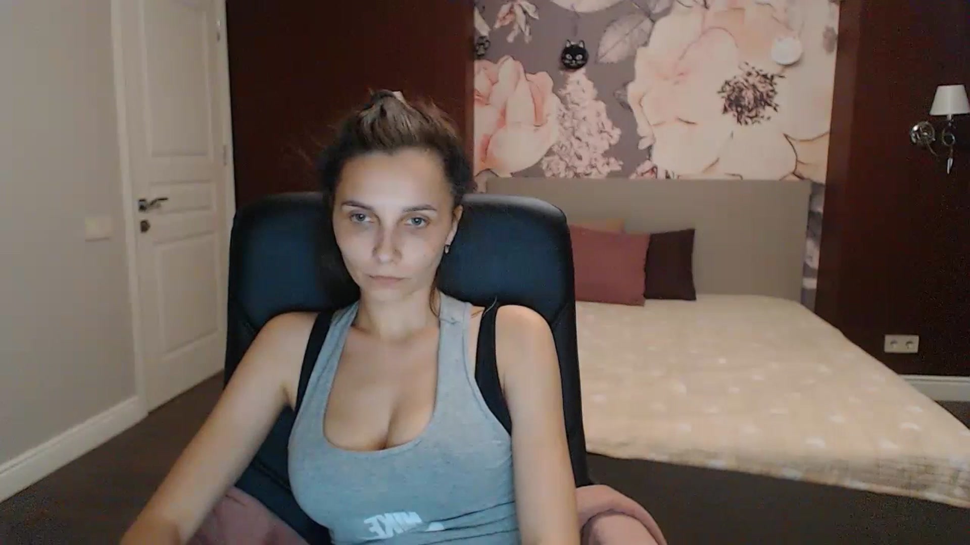 Gallery image thumbnail from Karina_Mils's myfreecams stream on, 07/16/2023, 17:26 image 13 of 20