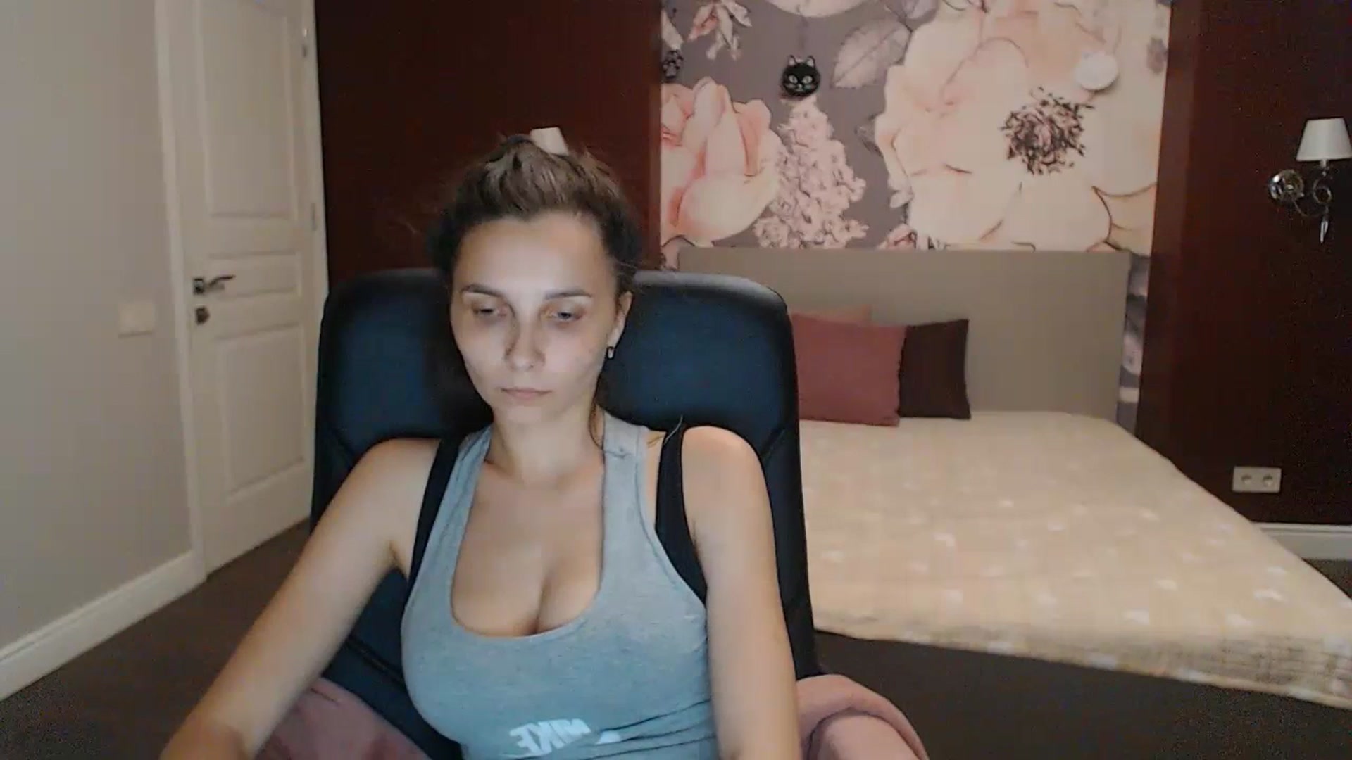 Gallery image thumbnail from Karina_Mils's myfreecams stream on, 07/16/2023, 17:26 image 14 of 20