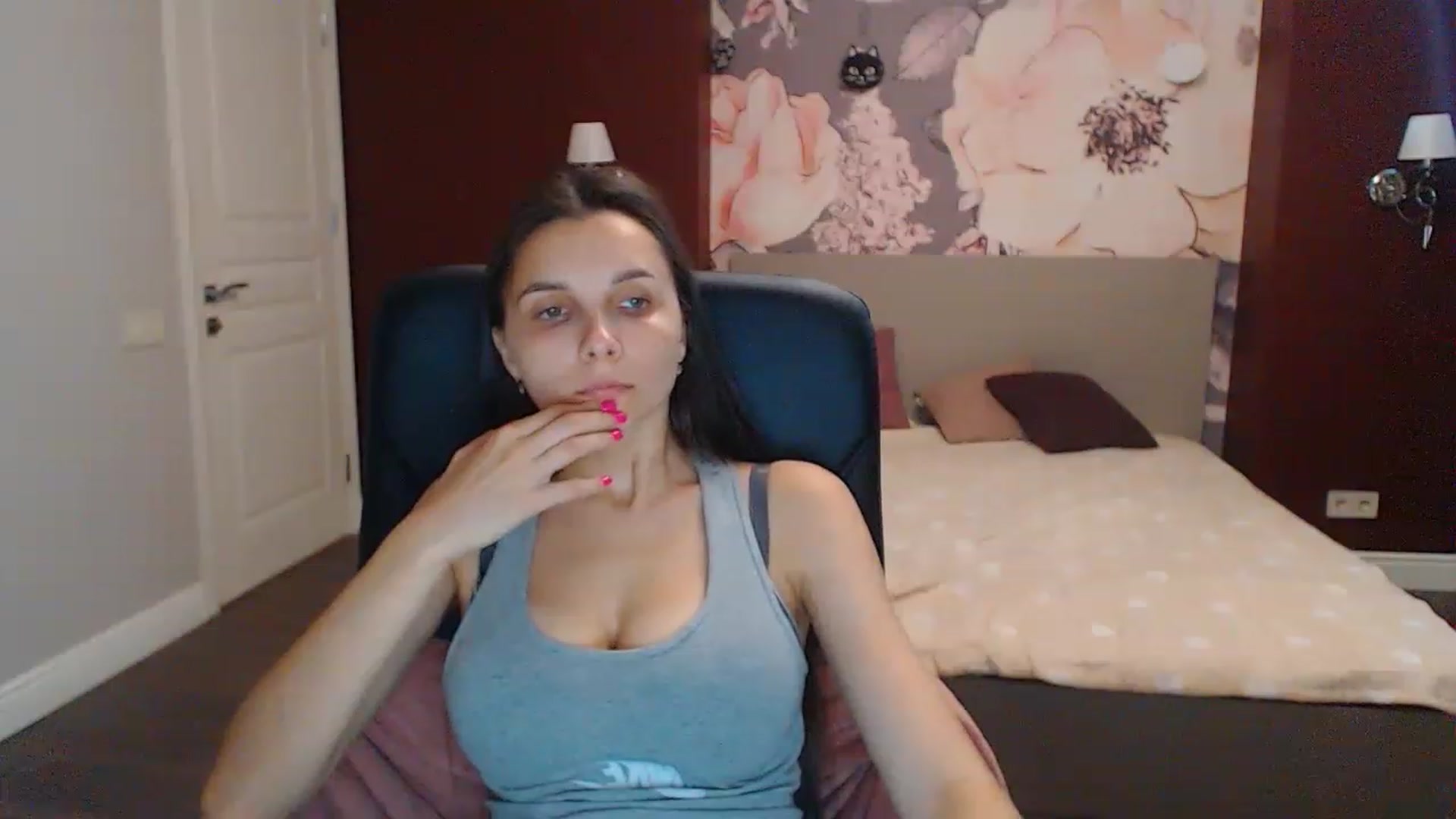 Gallery image thumbnail from Karina_Mils's myfreecams stream on, 07/20/2023, 08:21 image 17 of 20