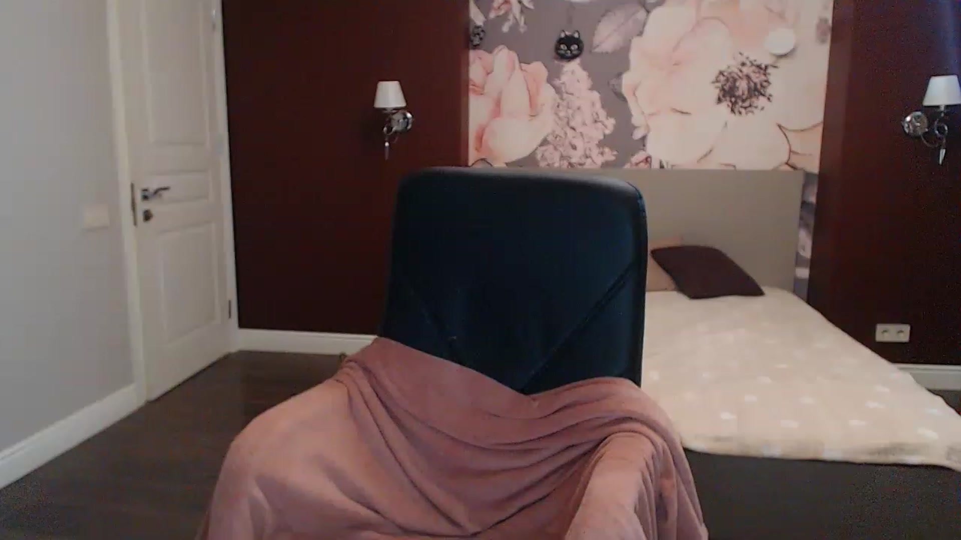 Gallery image thumbnail from Karina_Mils's myfreecams stream on, 07/20/2023, 08:21 image 10 of 20