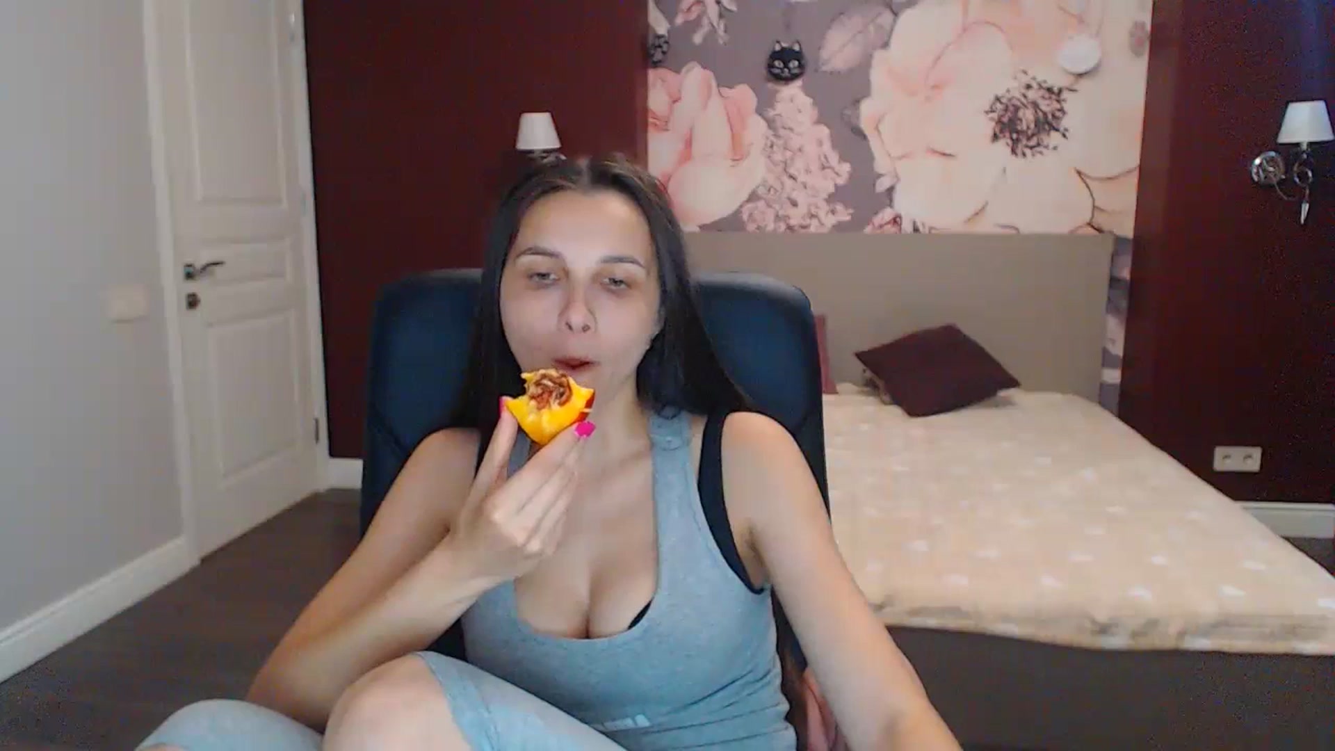 Gallery image thumbnail from Karina_Mils's myfreecams stream on, 07/21/2023, 10:03 image 3 of 20