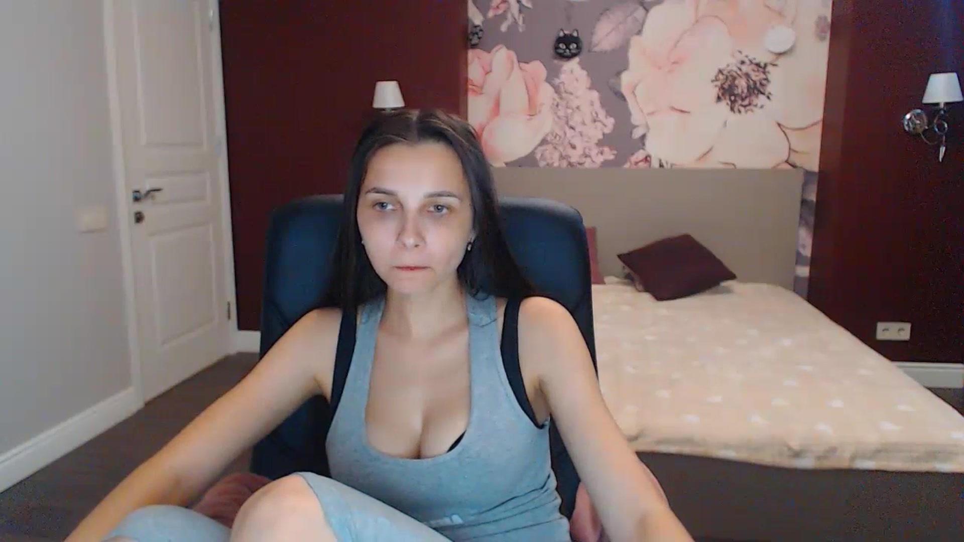 Gallery image thumbnail from Karina_Mils's myfreecams stream on, 07/21/2023, 10:03 image 4 of 20