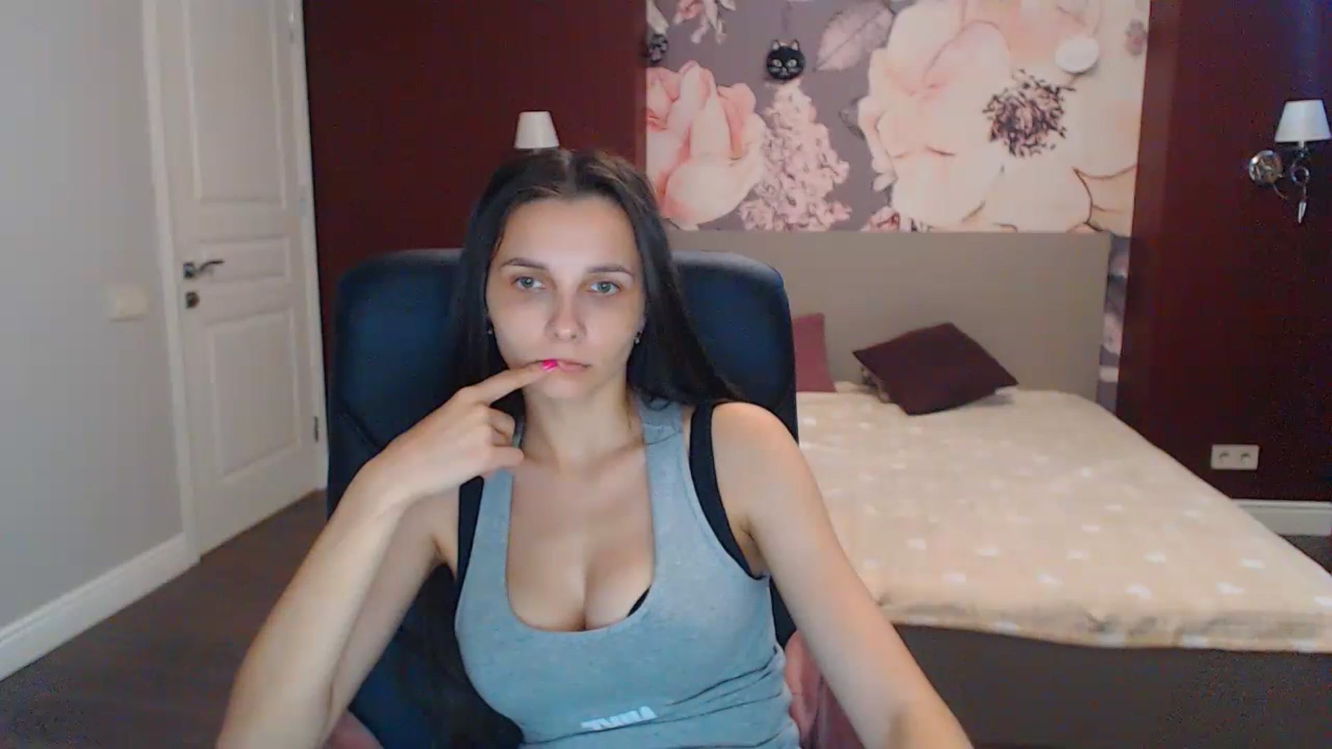 Gallery image thumbnail from Karina_Mils's myfreecams stream on, 07/21/2023, 10:03 image 17 of 20