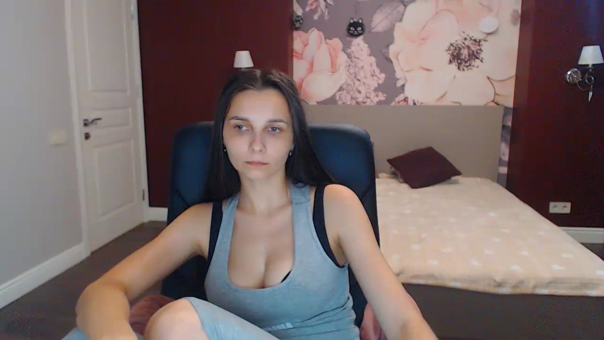 Gallery image thumbnail from Karina_Mils's myfreecams stream on, 07/21/2023, 10:03 image 16 of 20