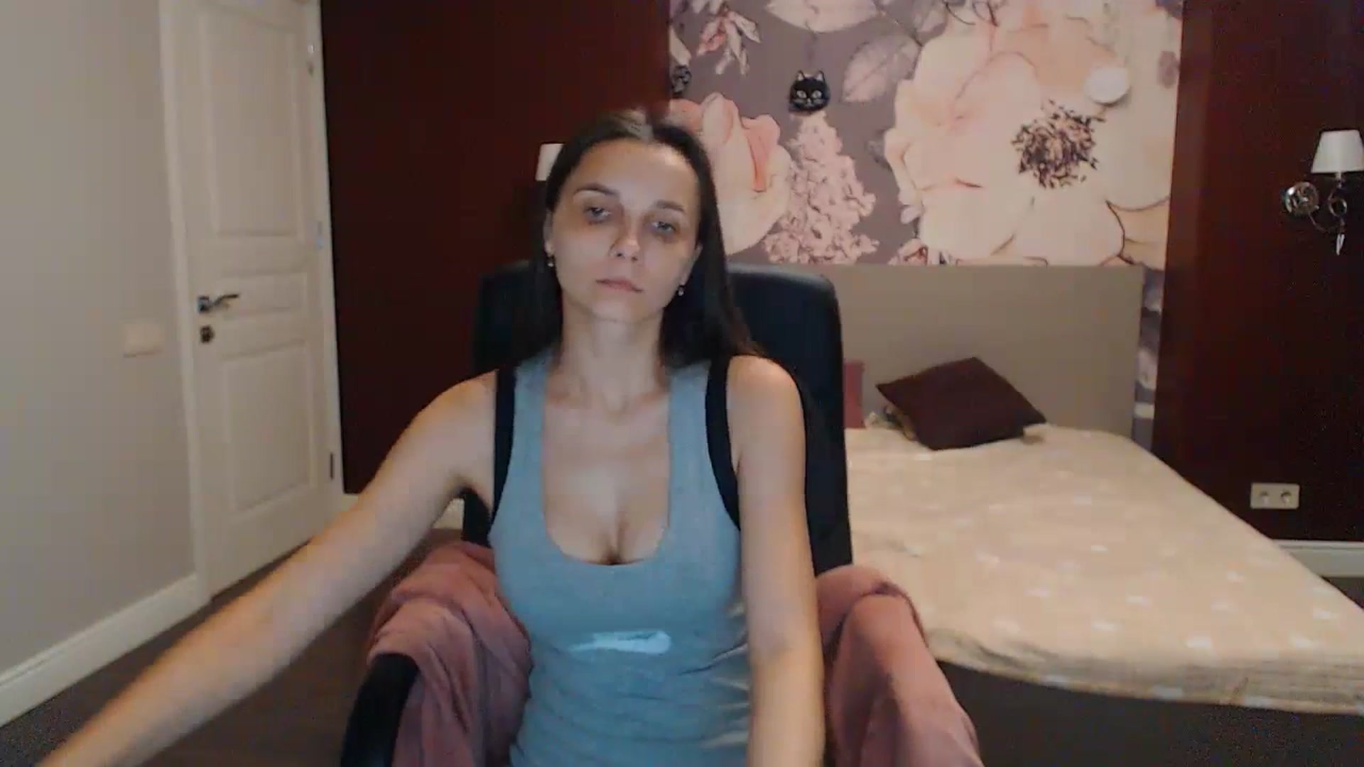 Gallery image thumbnail from Karina_Mils's myfreecams stream on, 07/21/2023, 17:11 image 14 of 20
