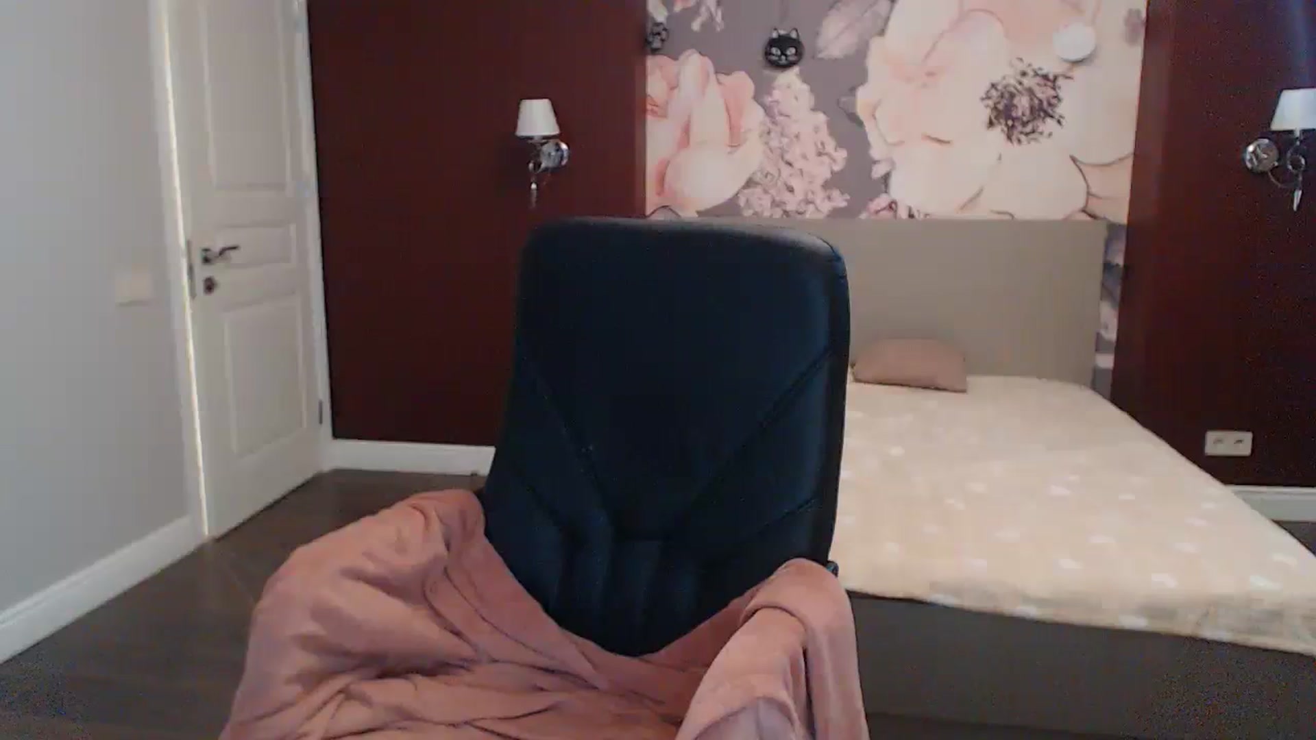 Gallery image thumbnail from Karina_Mils's myfreecams stream on, 07/22/2023, 10:06 image 13 of 20