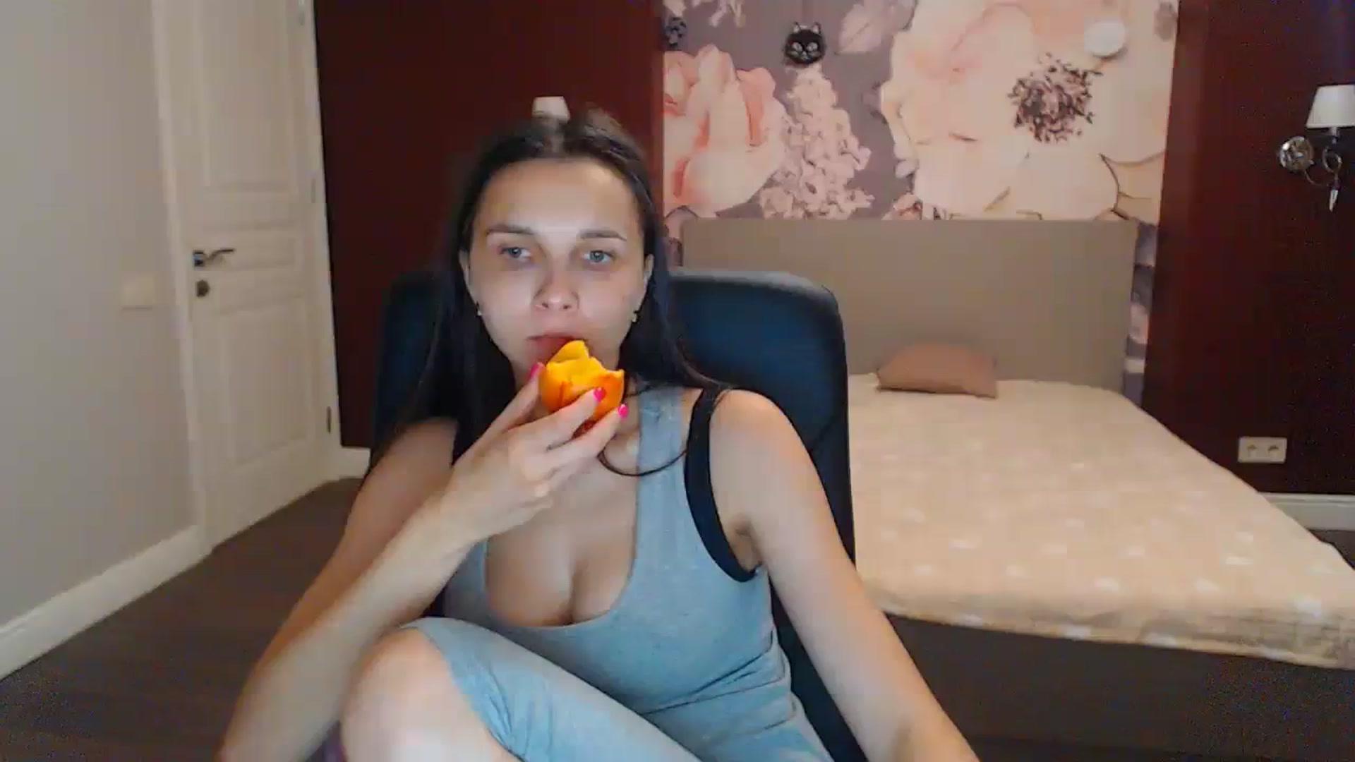 Gallery image thumbnail from Karina_Mils's myfreecams stream on, 07/22/2023, 16:55 image 10 of 20