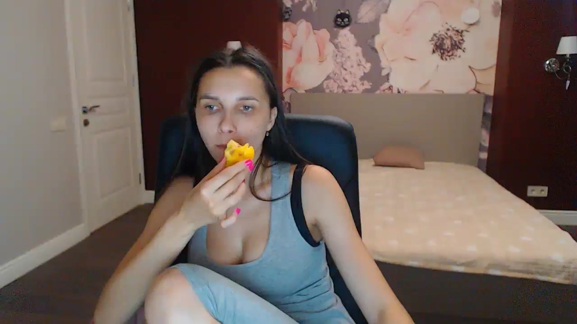 Gallery image thumbnail from Karina_Mils's myfreecams stream on, 07/22/2023, 16:55 image 9 of 20