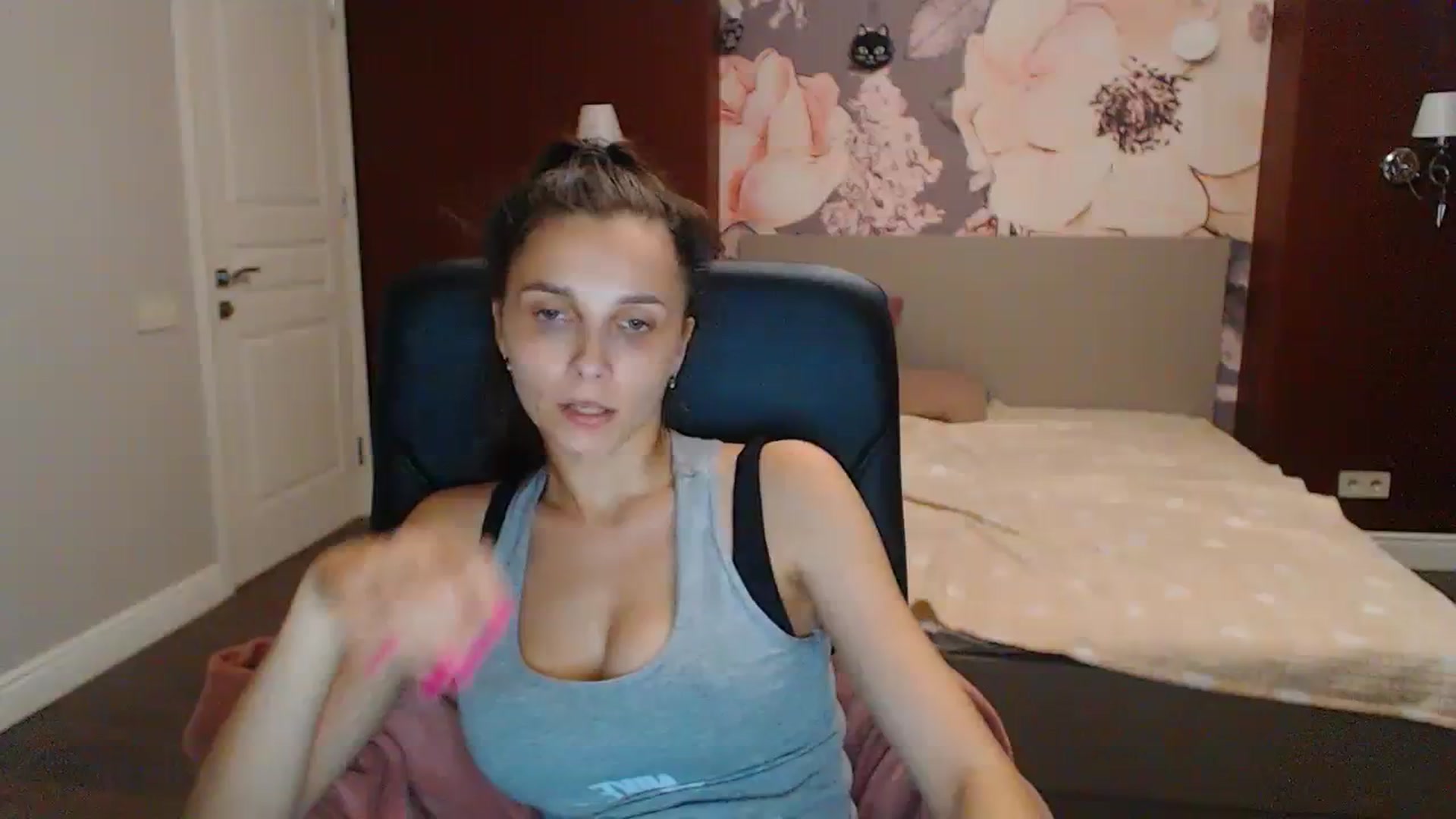 Gallery image thumbnail from Karina_Mils's myfreecams stream on, 07/23/2023, 16:15 image 19 of 20