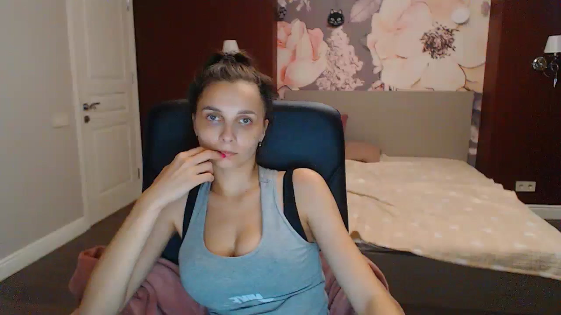 Gallery image thumbnail from Karina_Mils's myfreecams stream on, 07/23/2023, 16:15 image 9 of 20