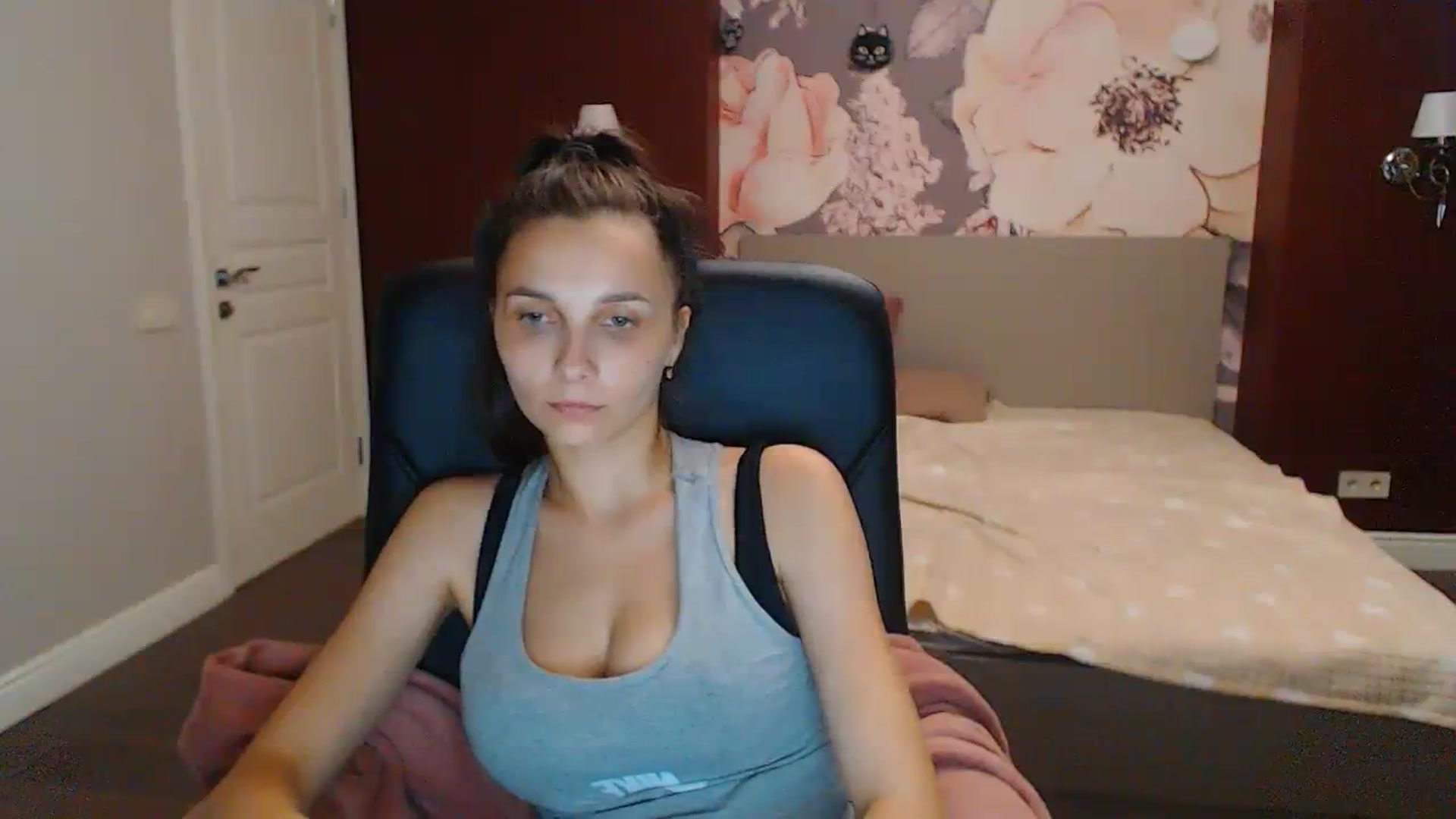 Gallery image thumbnail from Karina_Mils's myfreecams stream on, 07/23/2023, 16:15 image 10 of 20