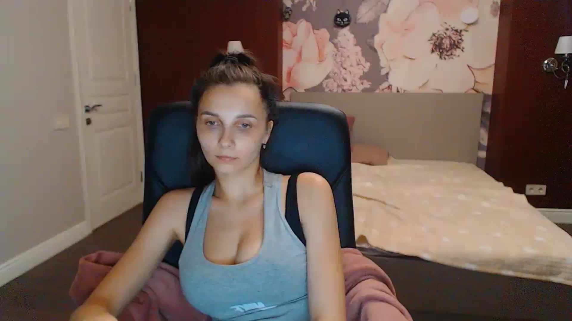 Gallery image thumbnail from Karina_Mils's myfreecams stream on, 07/23/2023, 16:15 image 14 of 20