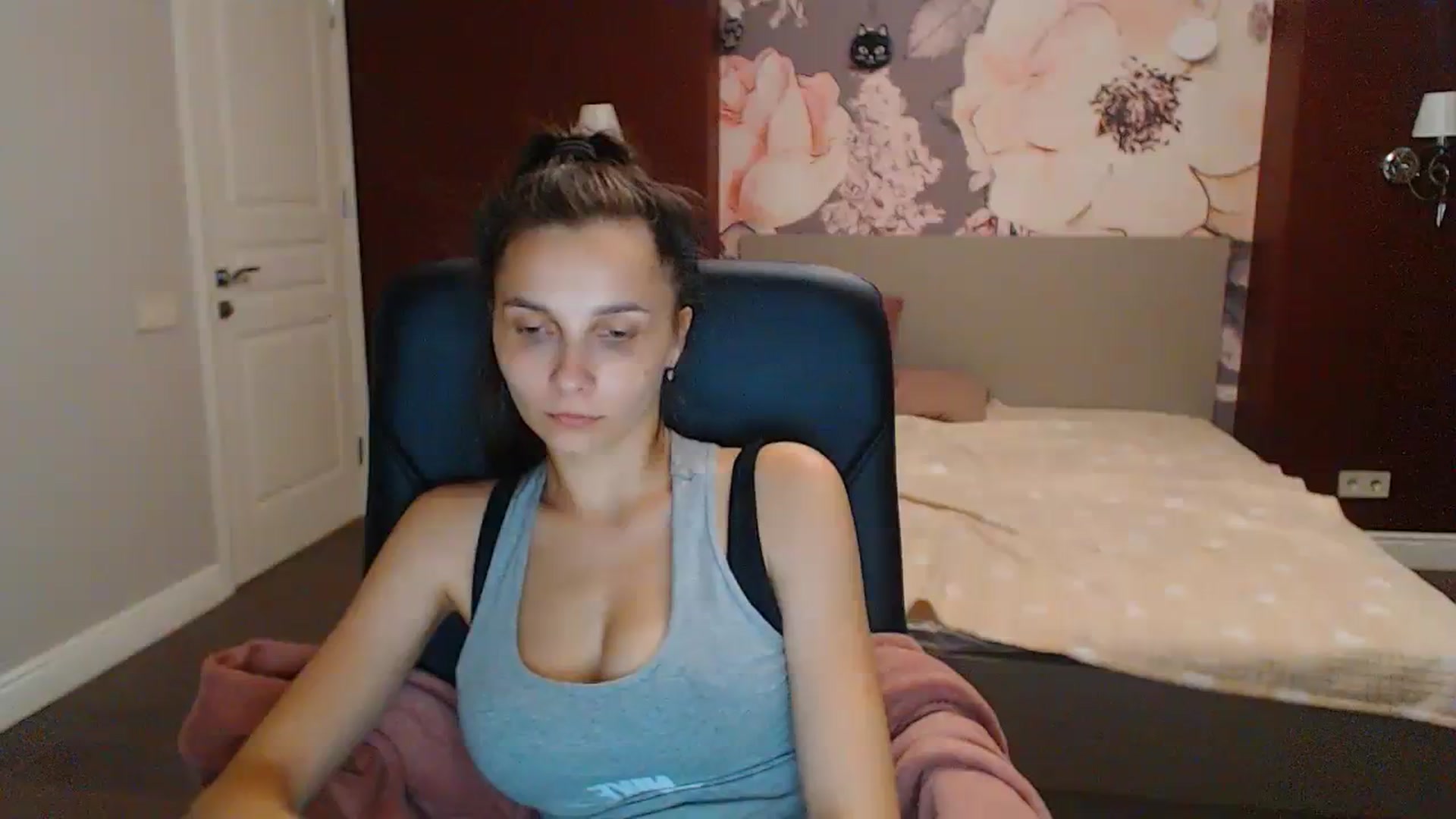 Gallery image thumbnail from Karina_Mils's myfreecams stream on, 07/23/2023, 16:15 image 16 of 20
