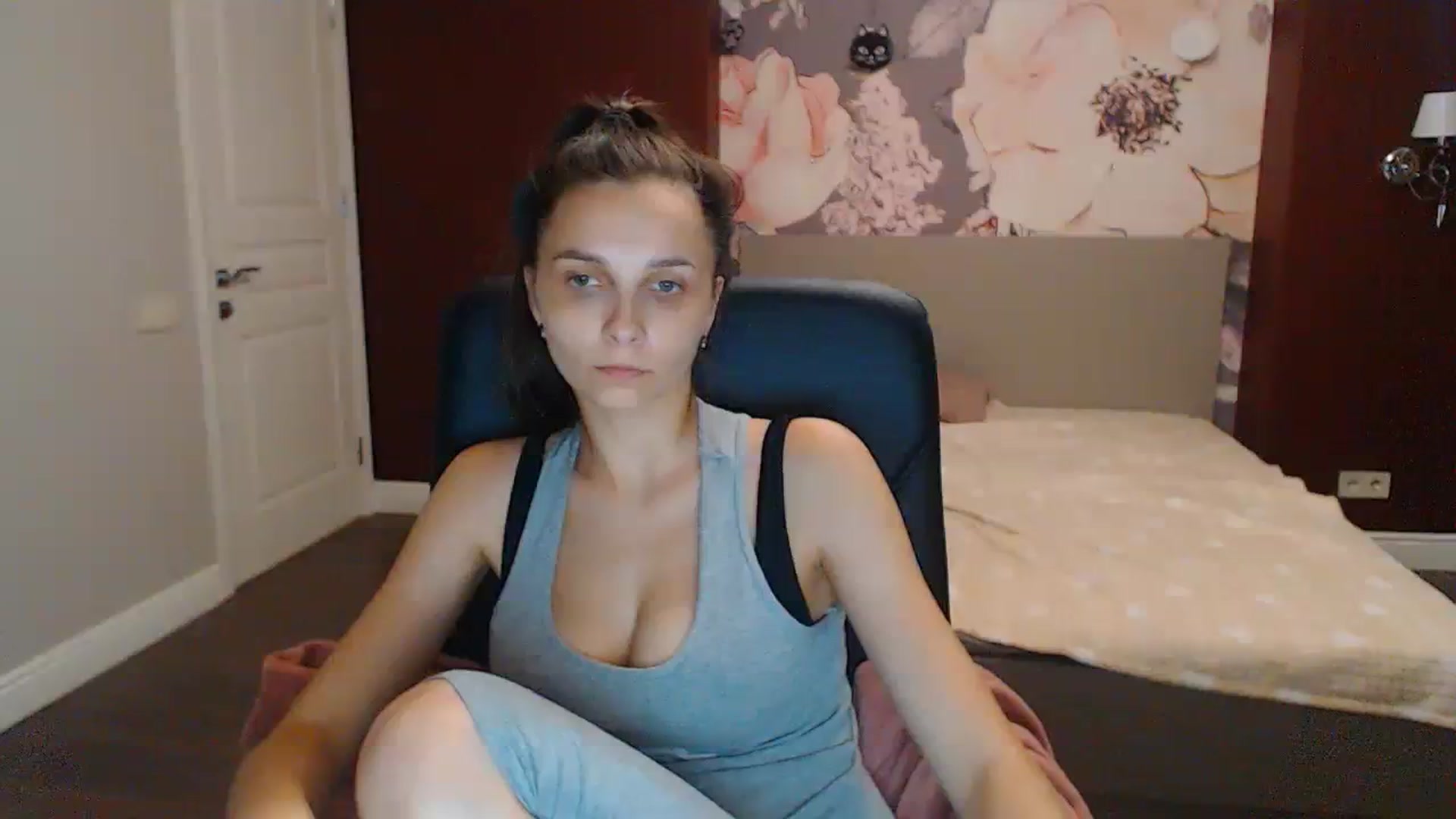 Gallery image thumbnail from Karina_Mils's myfreecams stream on, 07/23/2023, 16:15 image 4 of 20