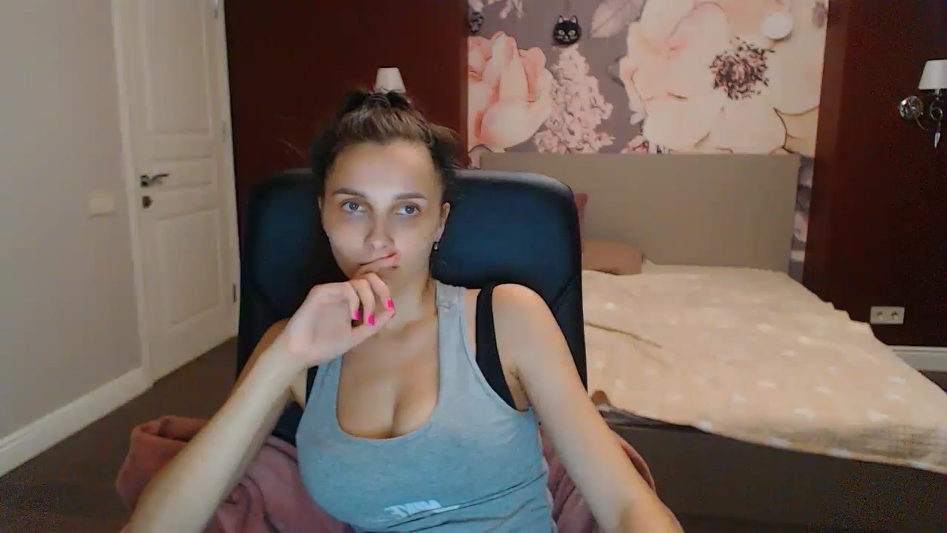 Gallery image thumbnail from Karina_Mils's myfreecams stream on, 07/23/2023, 16:15 image 17 of 20