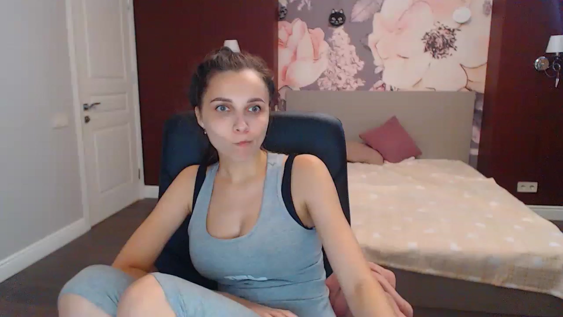 Gallery image thumbnail from Karina_Mils's myfreecams stream on, 07/24/2023, 10:34 image 14 of 20