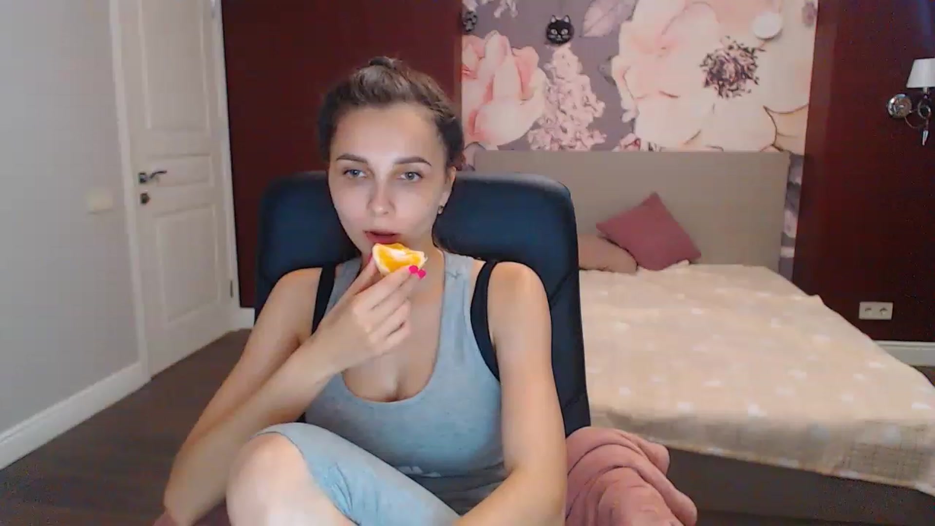 Gallery image thumbnail from Karina_Mils's myfreecams stream on, 07/24/2023, 10:34 image 1 of 20
