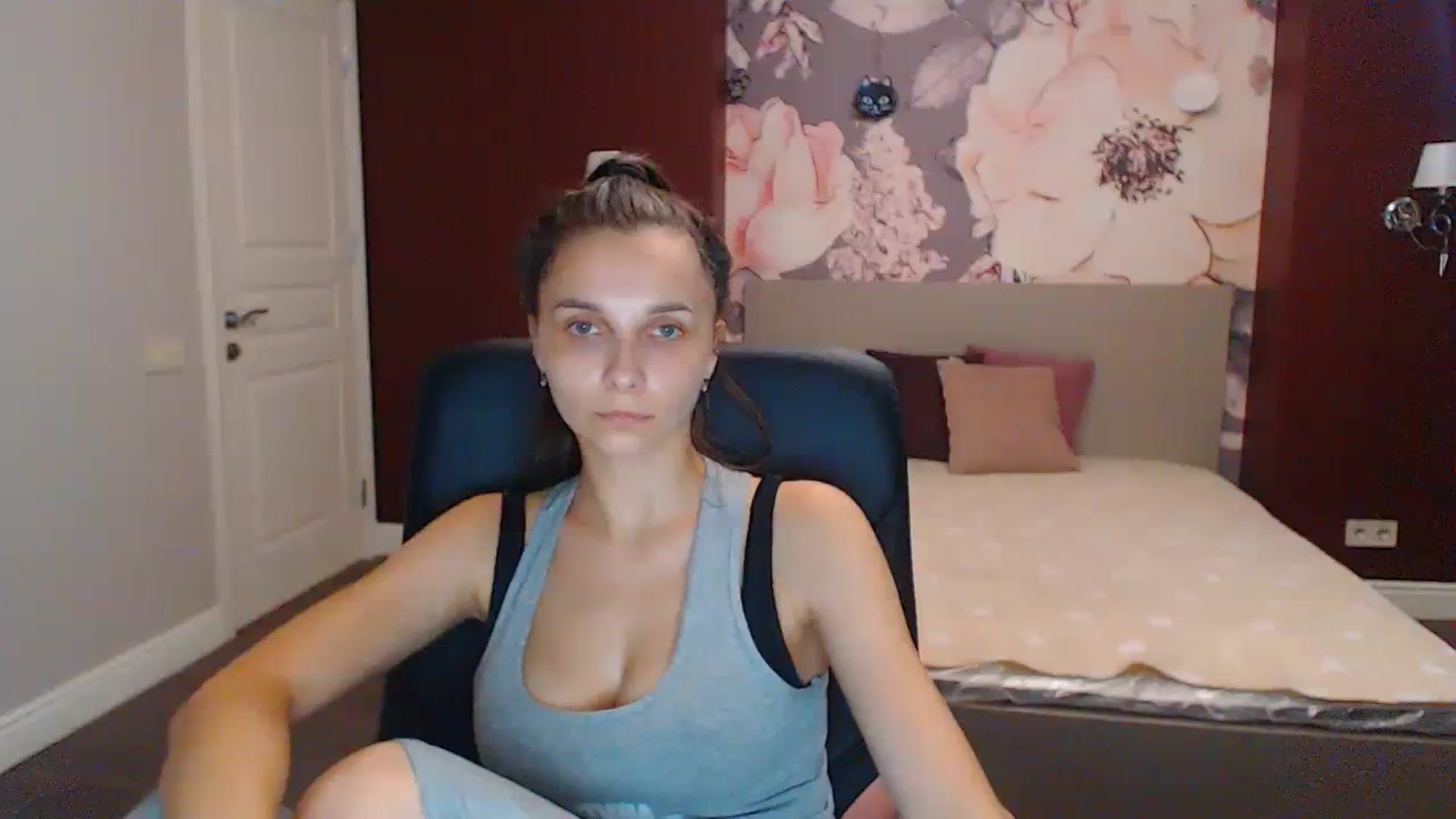 Gallery image thumbnail from Karina_Mils's myfreecams stream on, 07/25/2023, 06:53 image 14 of 20