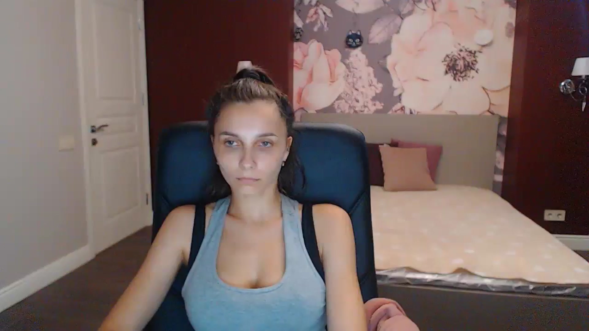 Gallery image thumbnail from Karina_Mils's myfreecams stream on, 07/25/2023, 06:53 image 17 of 20