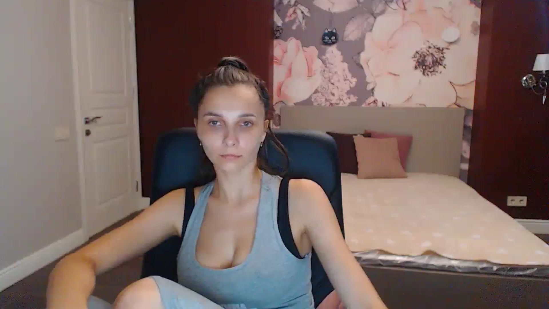 Gallery image thumbnail from Karina_Mils's myfreecams stream on, 07/25/2023, 06:53 image 12 of 20