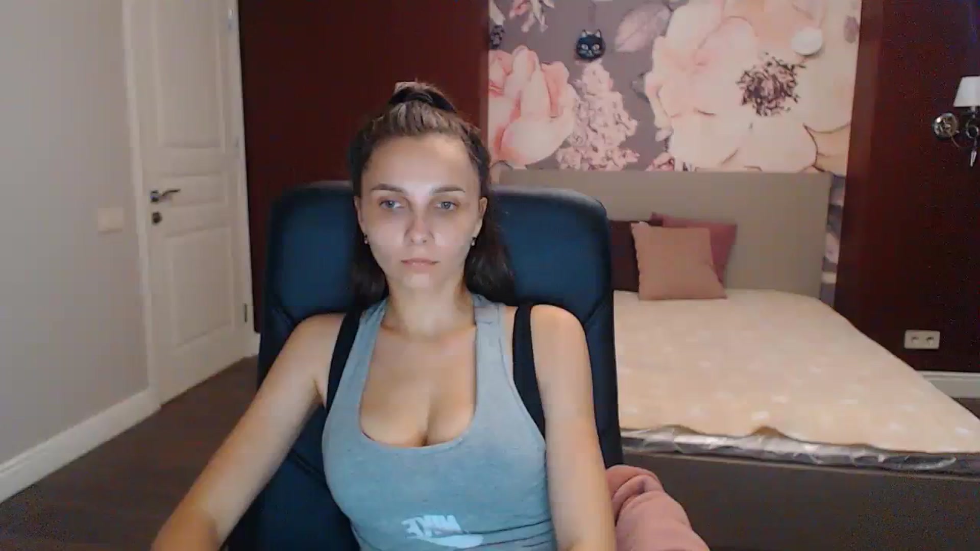Gallery image thumbnail from Karina_Mils's myfreecams stream on, 07/25/2023, 06:53 image 9 of 20