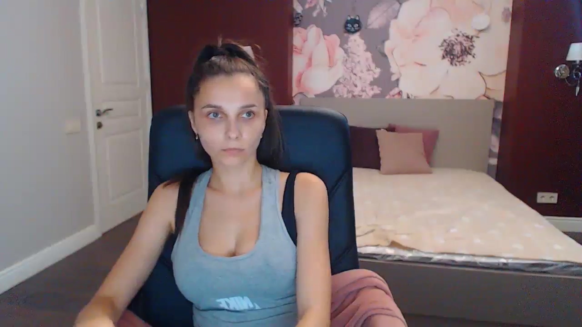 Gallery image thumbnail from Karina_Mils's myfreecams stream on, 07/25/2023, 10:28 image 13 of 20