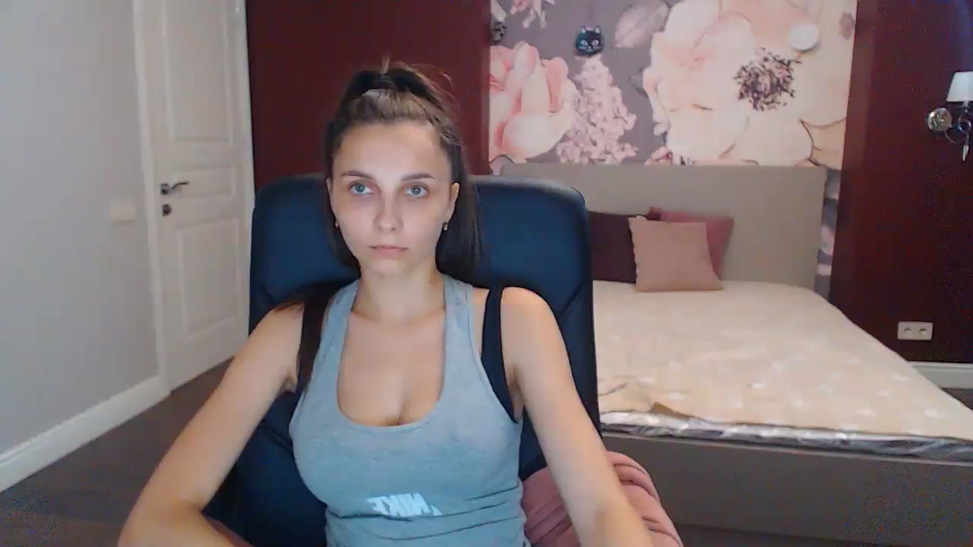 Gallery image thumbnail from Karina_Mils's myfreecams stream on, 07/25/2023, 10:28 image 12 of 20