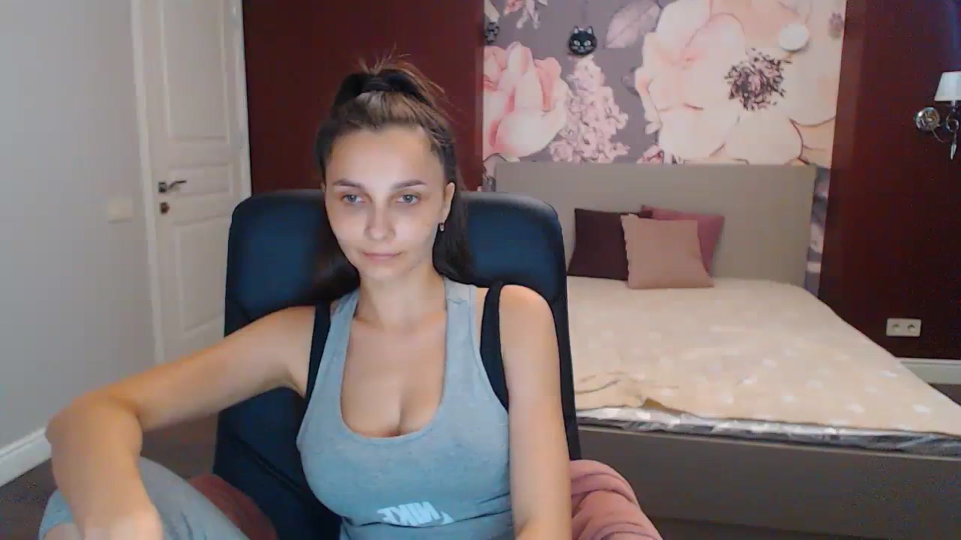 Gallery image thumbnail from Karina_Mils's myfreecams stream on, 07/25/2023, 10:28 image 2 of 20
