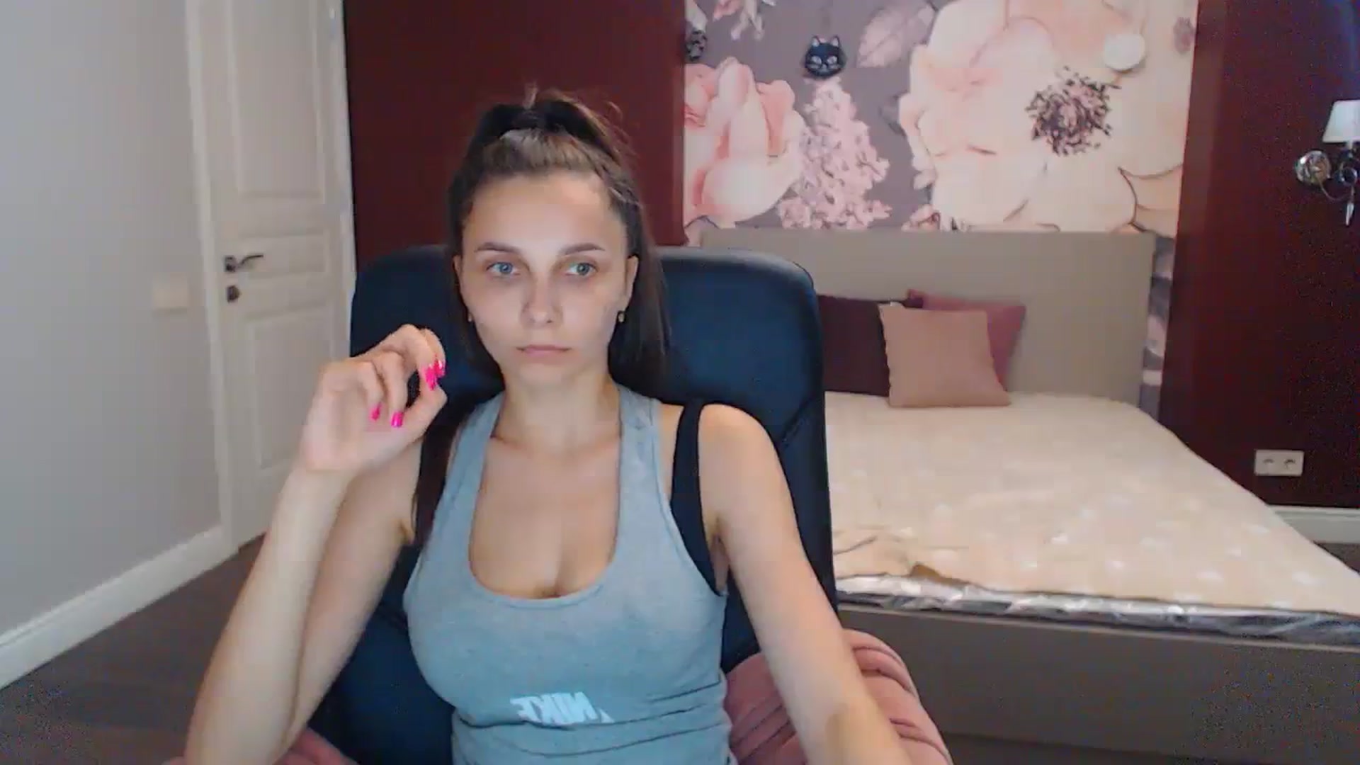 Gallery image thumbnail from Karina_Mils's myfreecams stream on, 07/25/2023, 10:28 image 11 of 20
