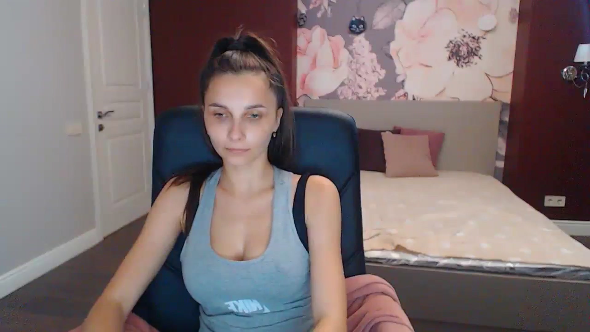 Gallery image thumbnail from Karina_Mils's myfreecams stream on, 07/25/2023, 10:28 image 7 of 20